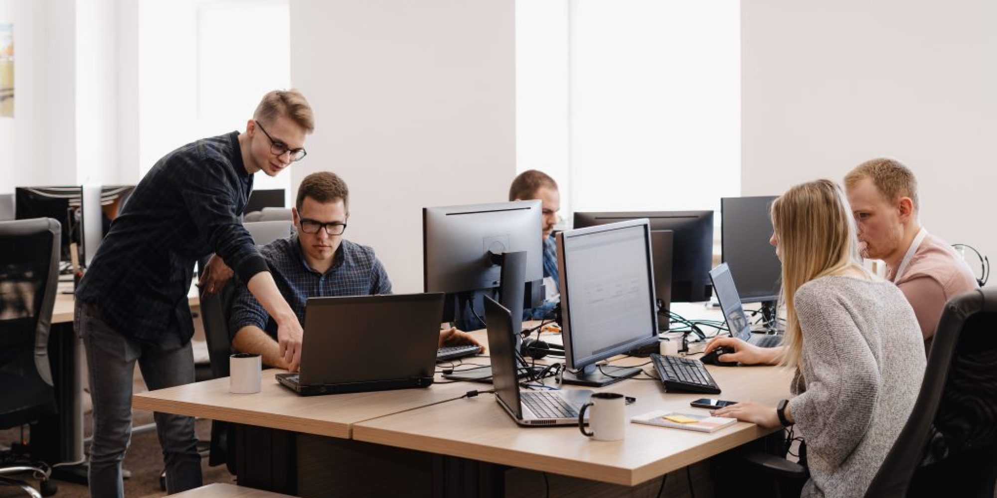 group-young-business-people-working-office-1024x683 (1)